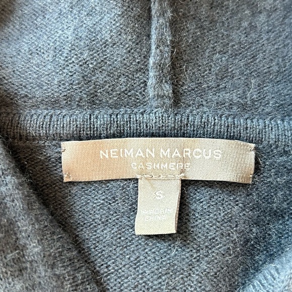 Neiman Marcus Women’s 100% Cashmere Zip Up Sweater. Blue size small. - Picture 12 of 12